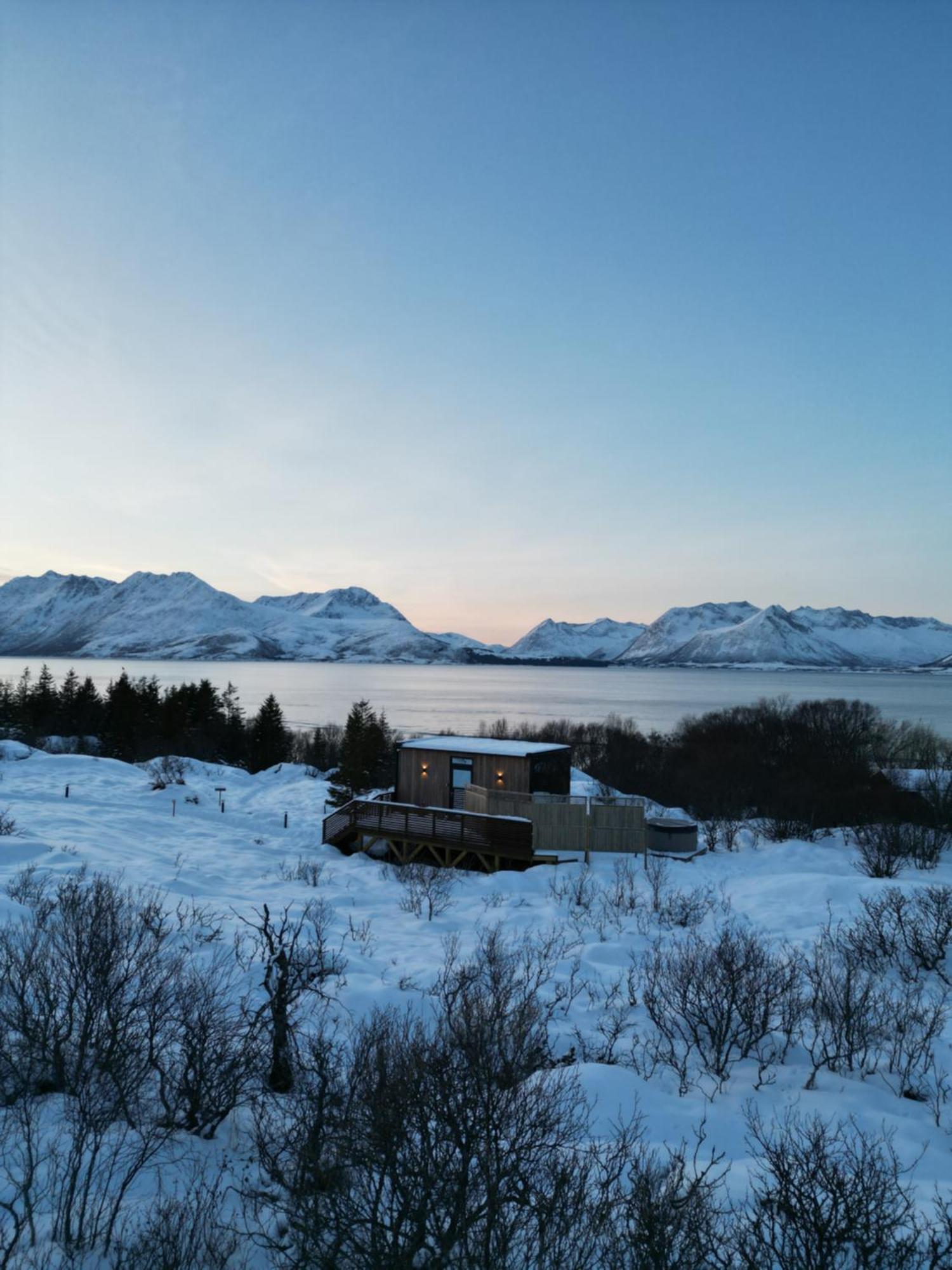 Wonderinn Arctic Utstrand Exterior foto