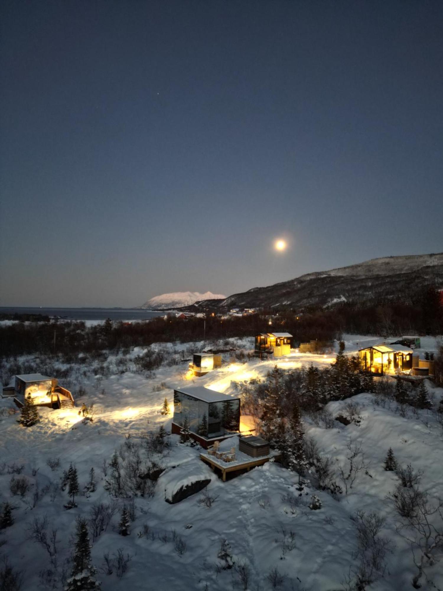 Wonderinn Arctic Utstrand Exterior foto